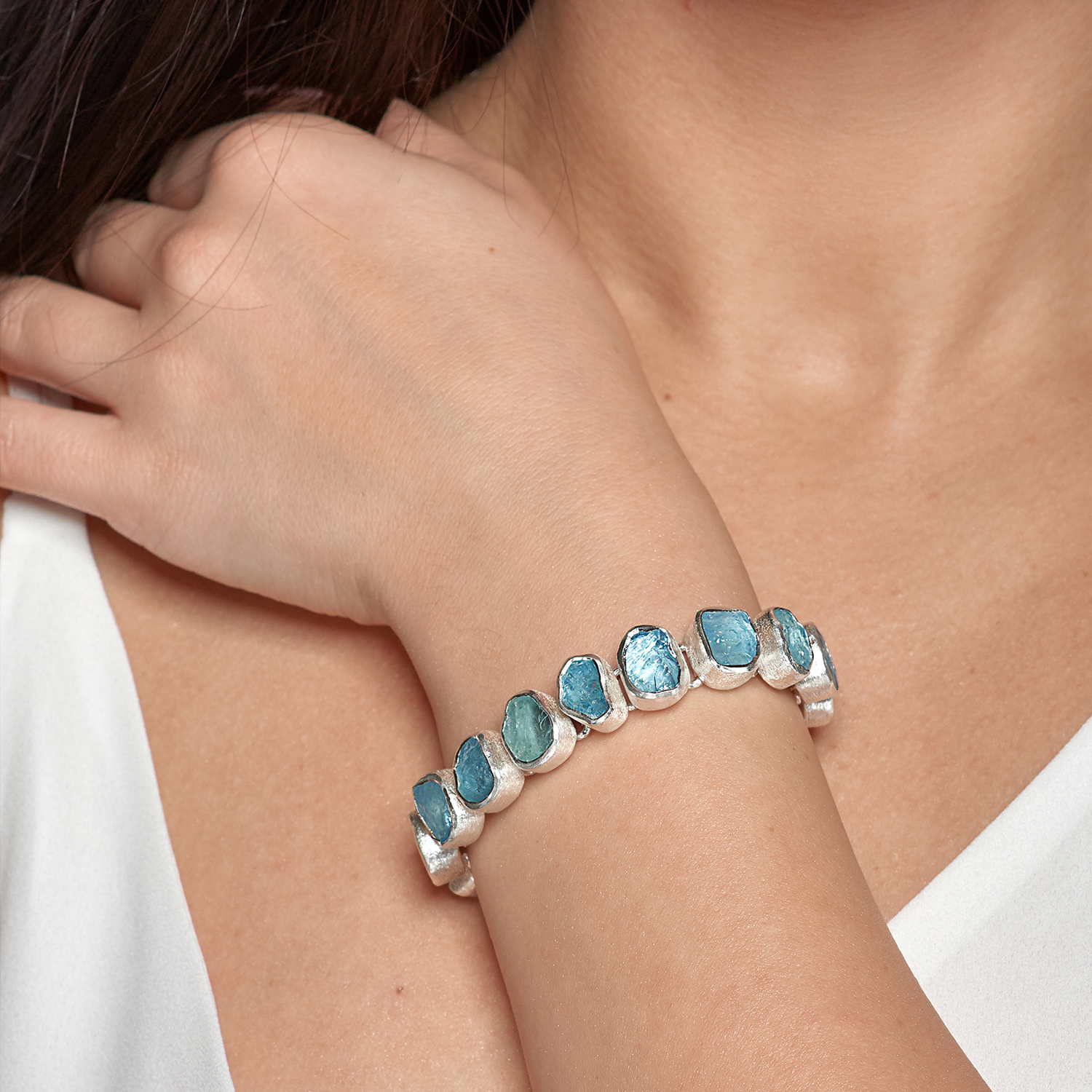 aquamarine-gemstone-silver-bracelet-model