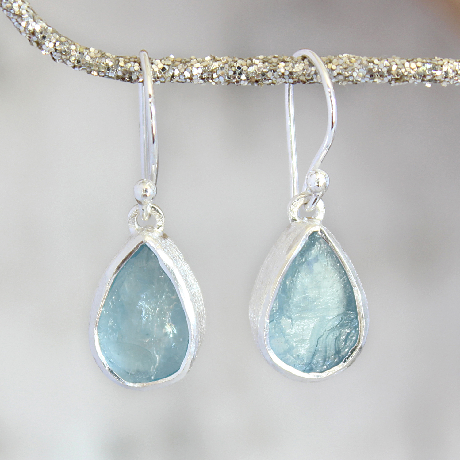 aquamarine-gemstone-earrings-ea018