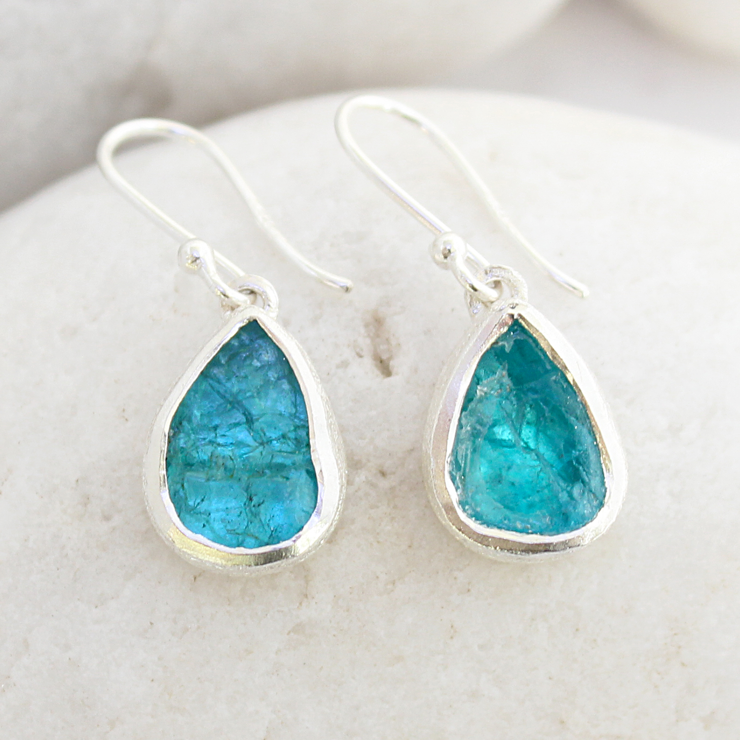 apatite-gemstone-silver-ladies-earrings-EA026d