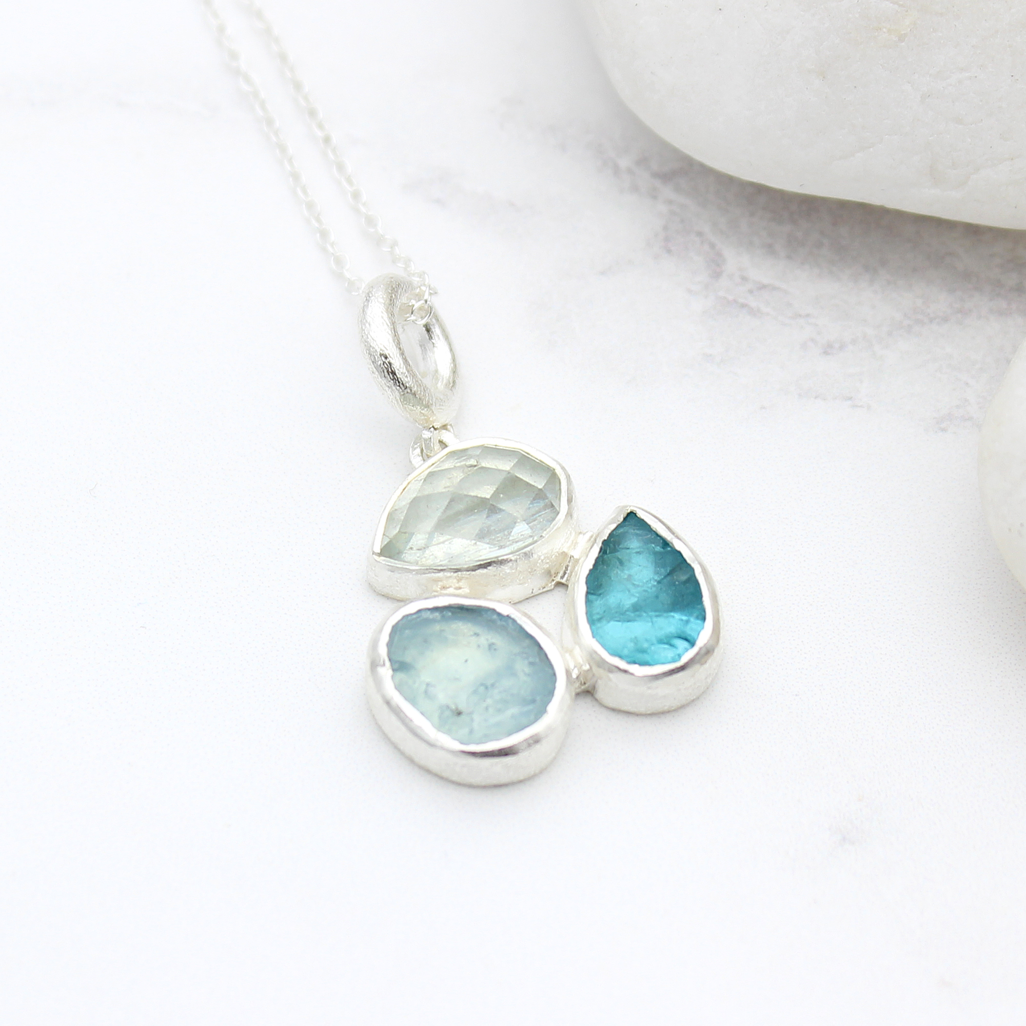 aquamarine-apatite-gemstone-petal-silver-pendant-pe090c