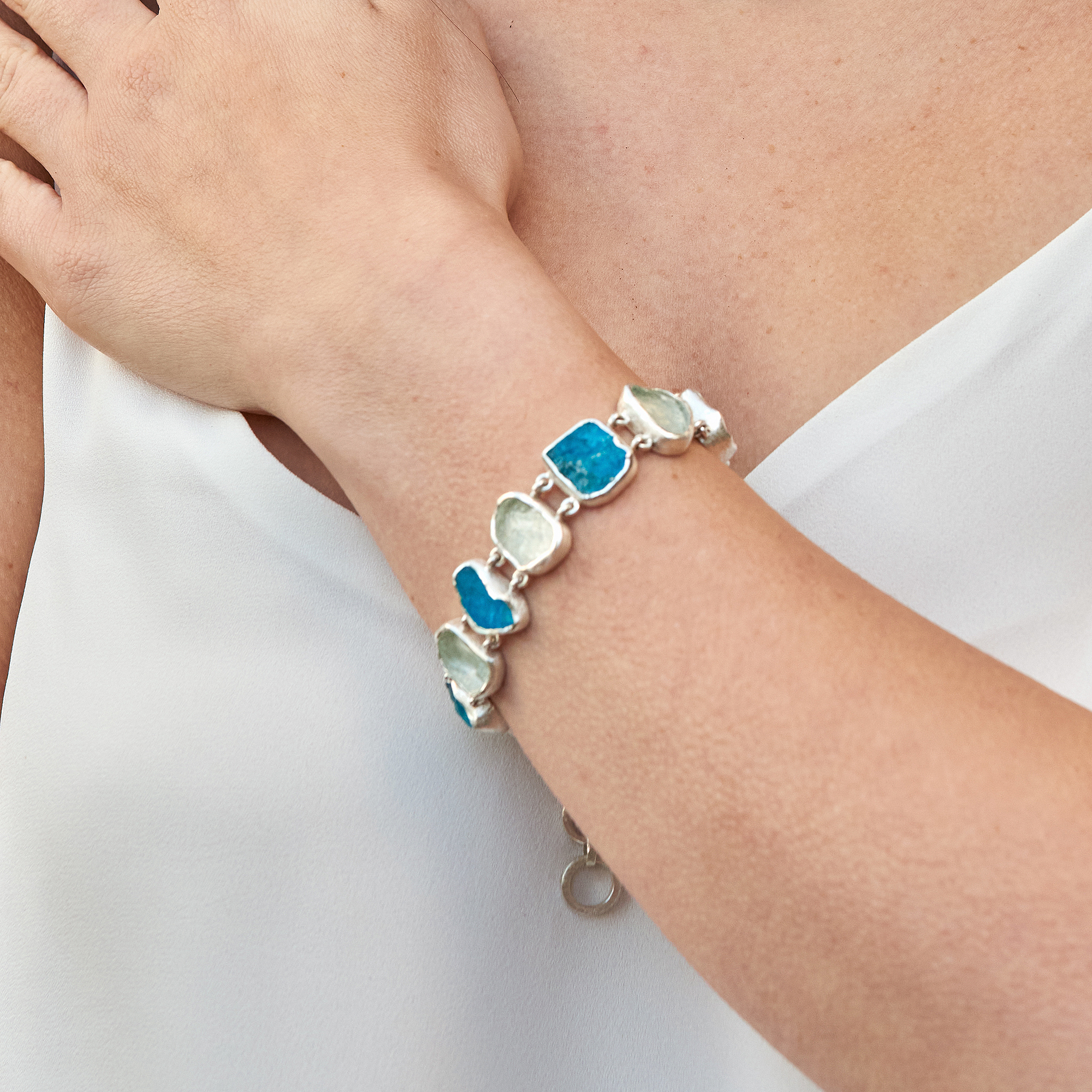 aquamarine-and-neon-apatite-double-link-bracelet3