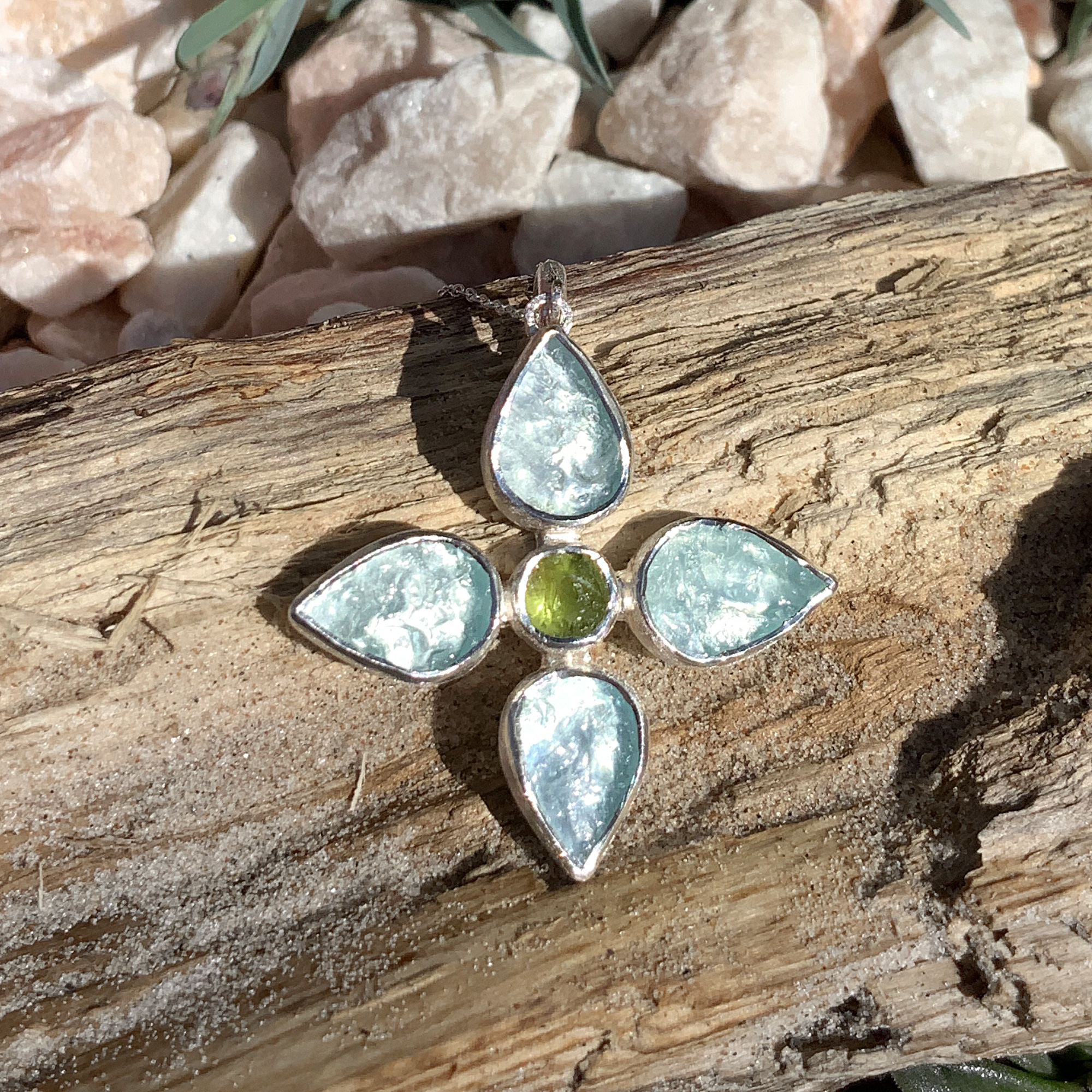 aquamarine-peridot-gemstone-flower-pendant-pe116d