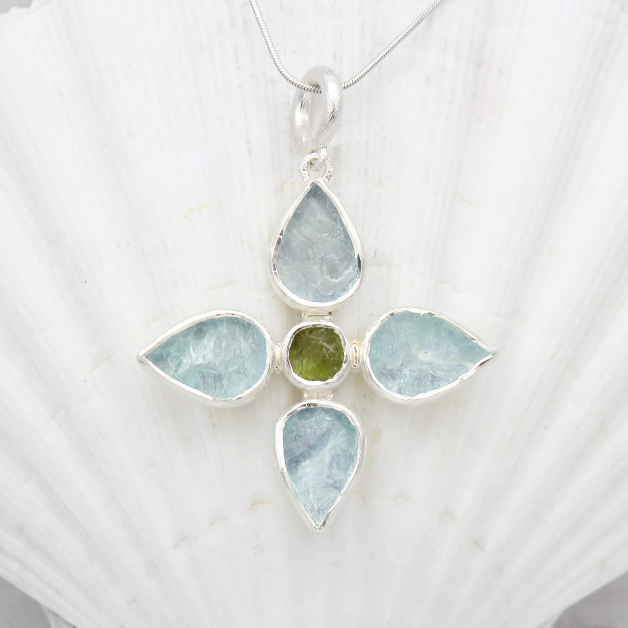 aquamarine-peridot-gemstone-flower-pendant-pe116e