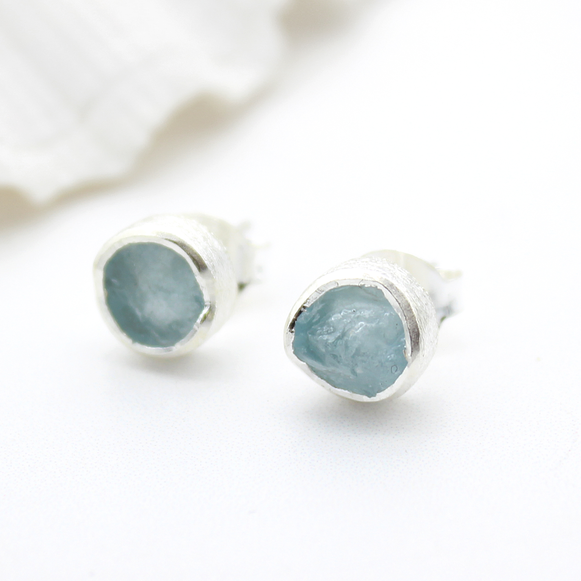 aquamarine-gemstone-stud-earrings-ea057